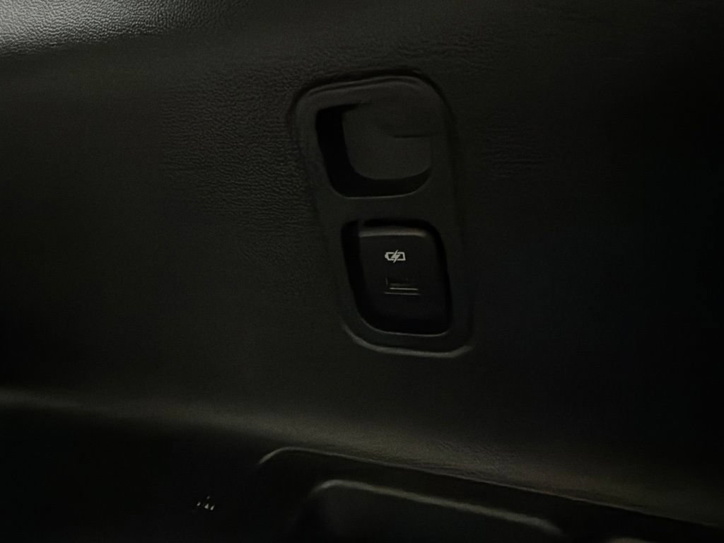Used 2018 Chevrolet Traverse LT FWD image 34