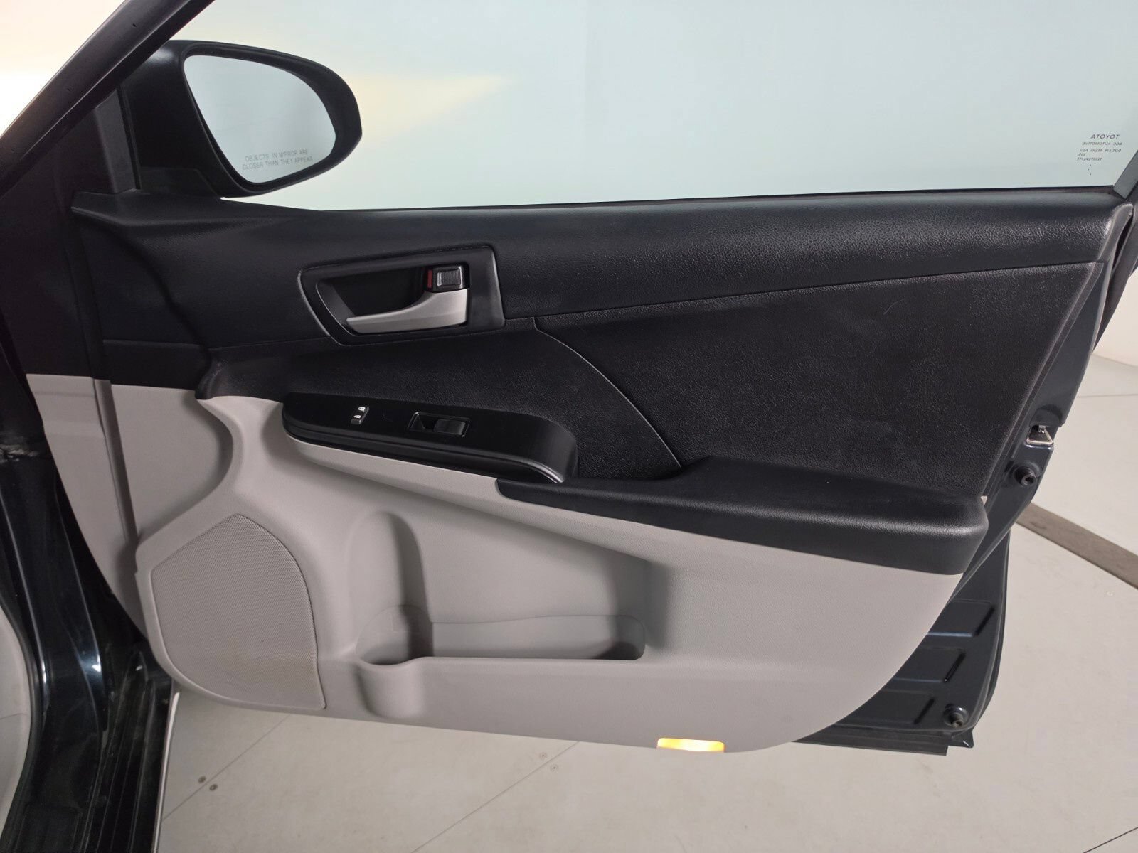 Used 2012 Toyota Camry LE FWD image 19