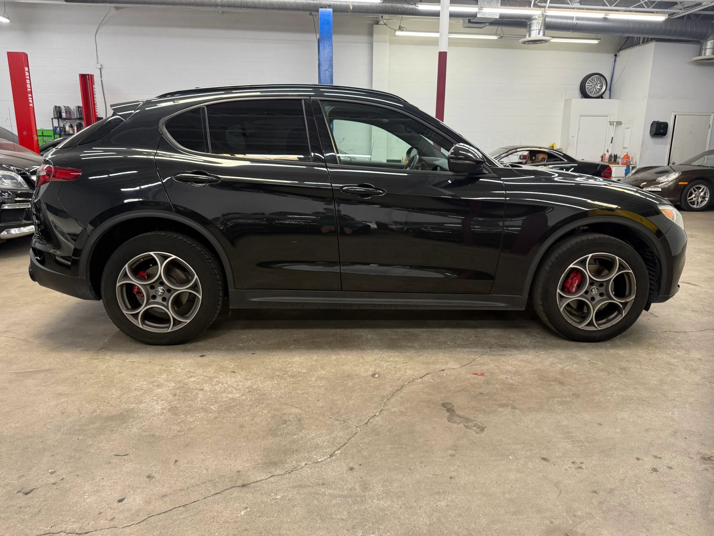 Used 2023 Alfa Romeo Stelvio Sprint RWD image 7