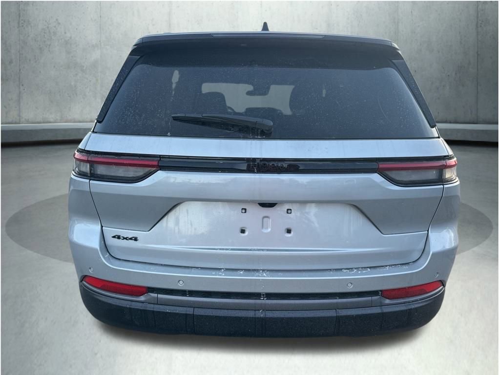 New 2026 Jeep Grand Cherokee Laredo image 4