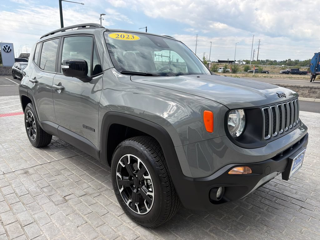 Used 2023 Jeep Renegade Latitude AWD/4WD image 7
