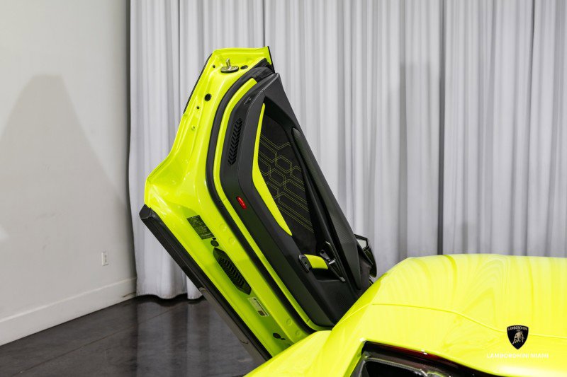 Used 2024 Lamborghini Revuelto image 38