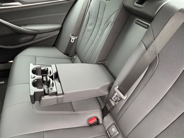 Used 2023 BMW 540i xDrive w/ M Sport Package image 34