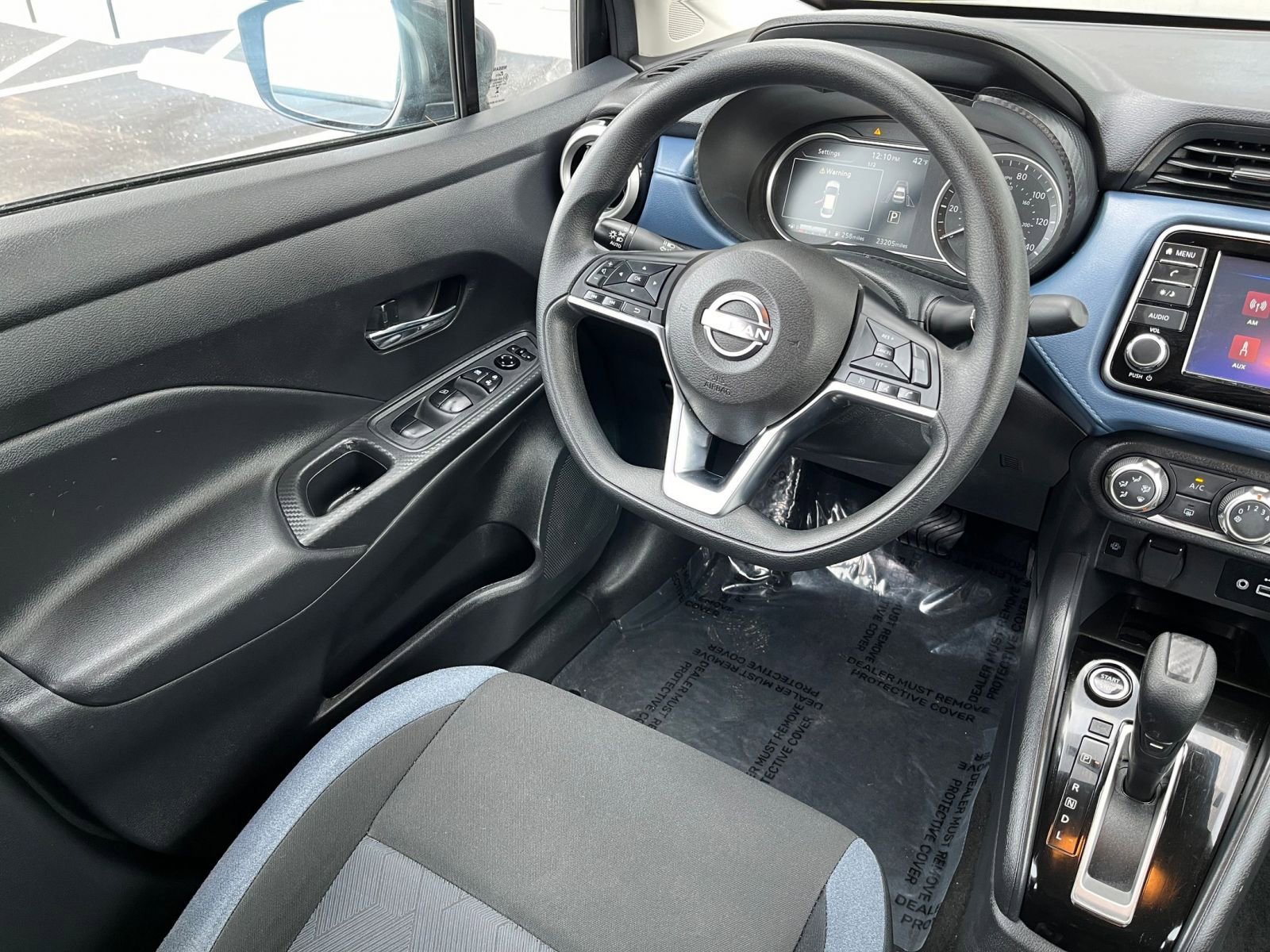 Used 2025 Nissan Versa SV image 31