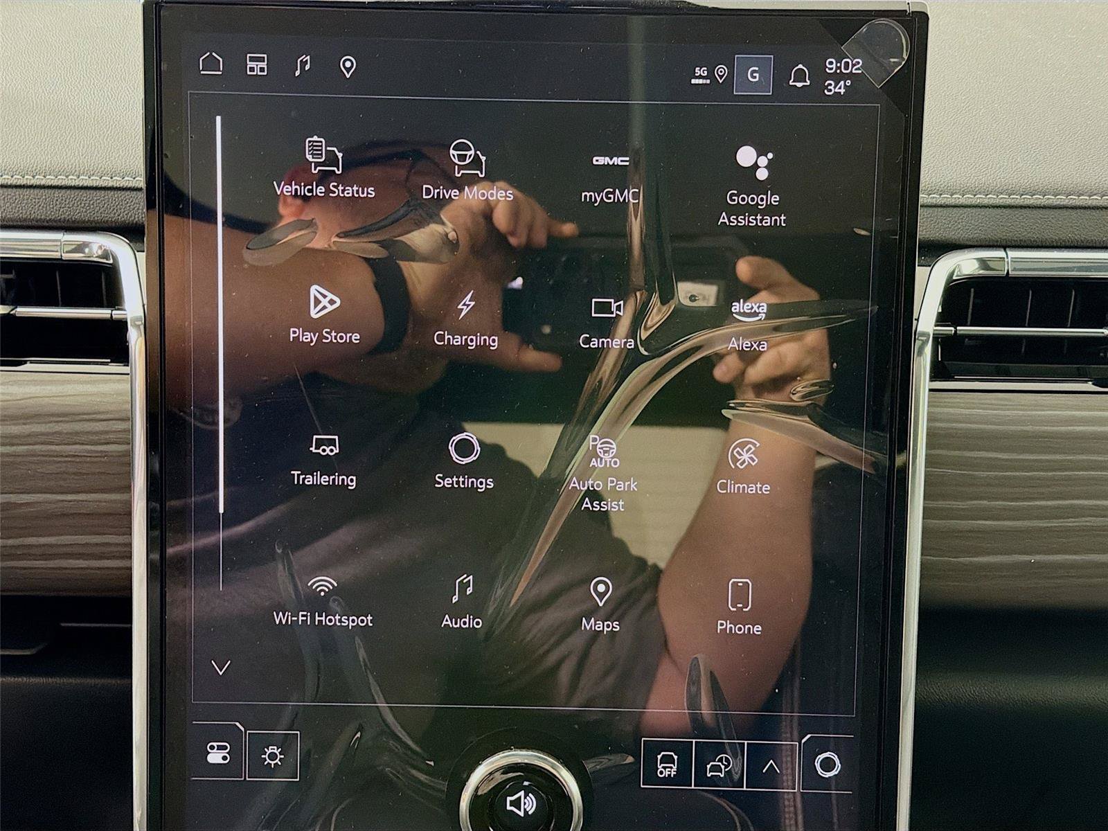 New 2025 GMC Sierra EV Denali AWD/4WD image 15