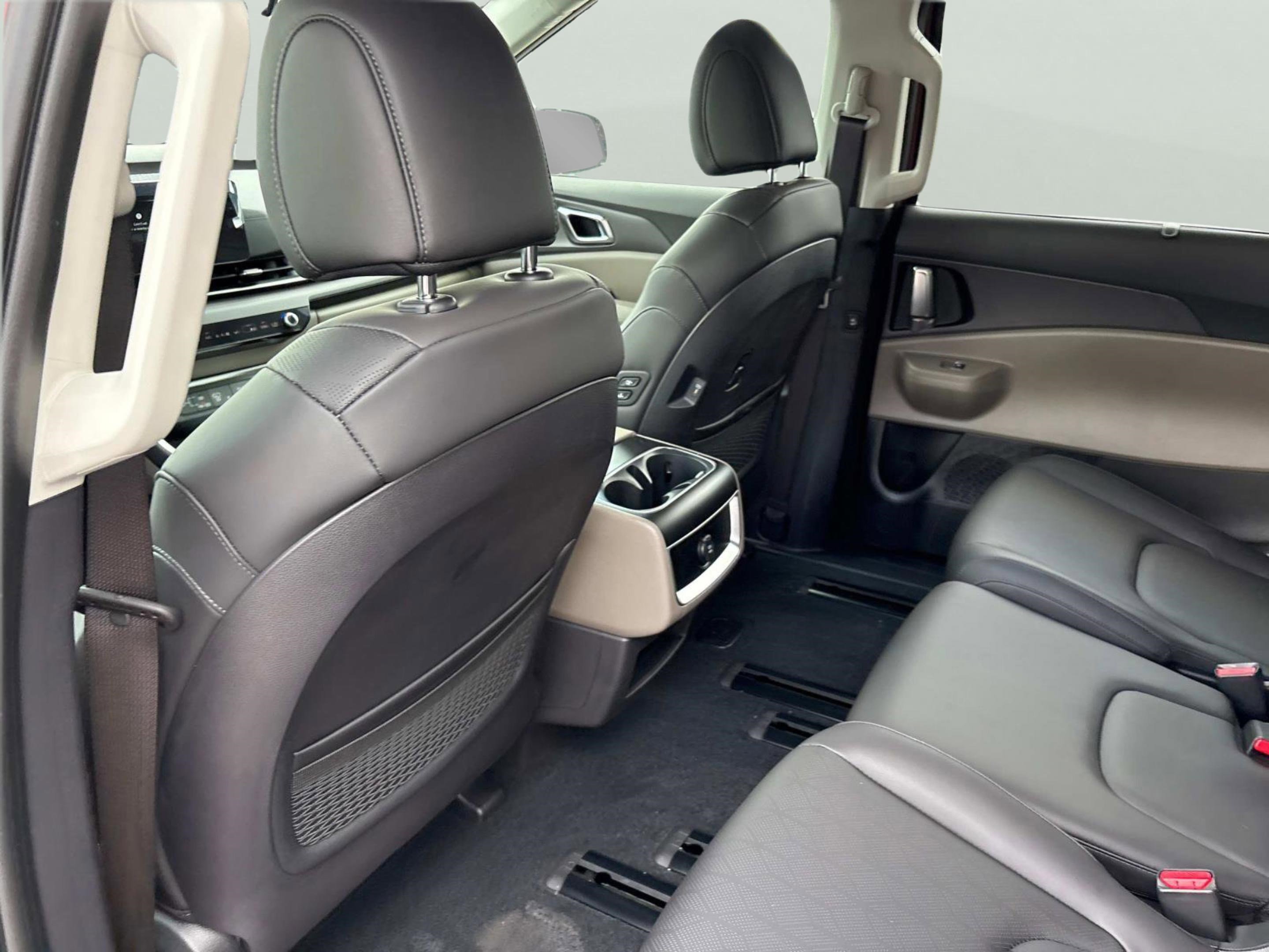 New 2026 Kia Carnival EX image 17