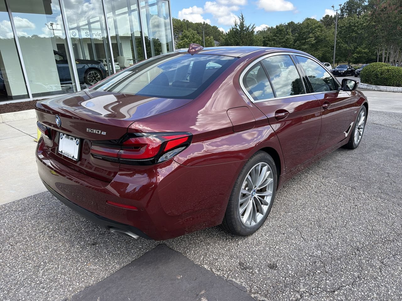 Used 2023 BMW 530e w/ Premium Package RWD image 3