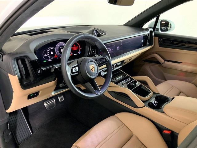 Used 2025 Porsche Cayenne GTS image 4