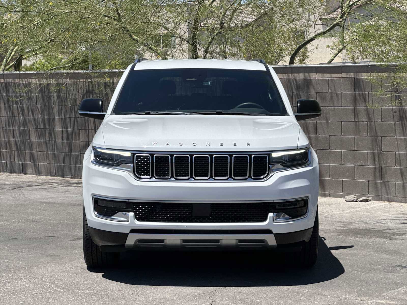 Used 2024 Jeep Wagoneer L Series II RWD image 3