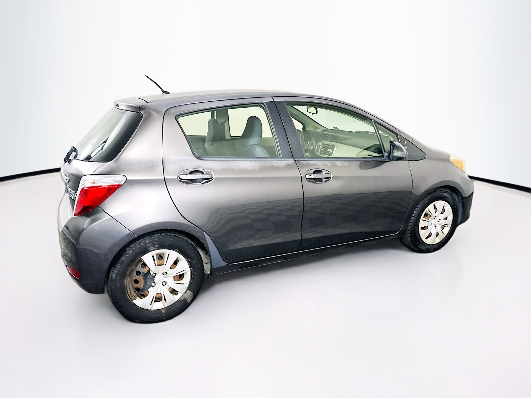 Used 2013 Toyota Yaris LE image 9