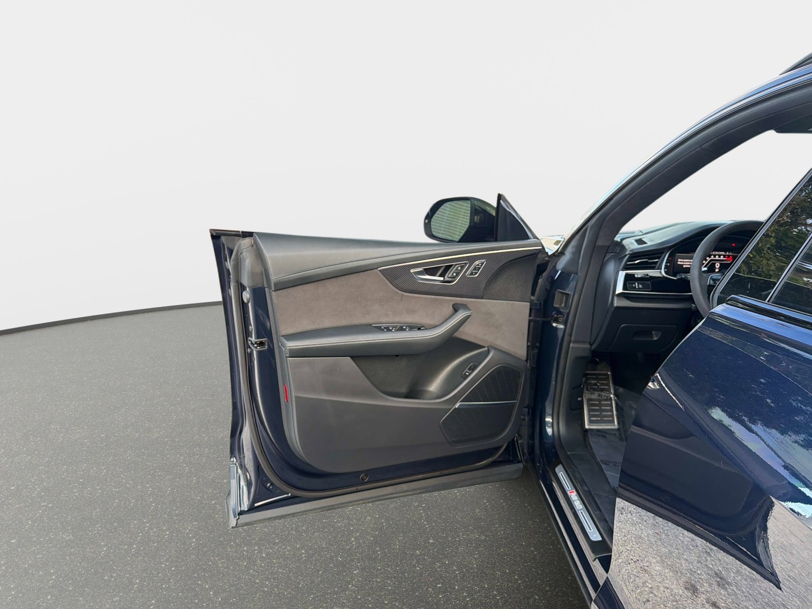 Used 2024 Audi RS Q8 image 36