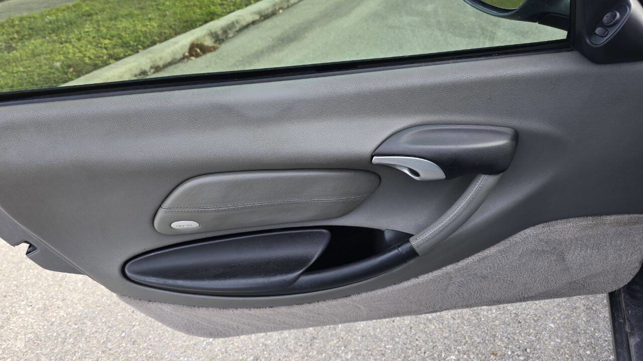 Used 2003 Porsche Boxster image 17