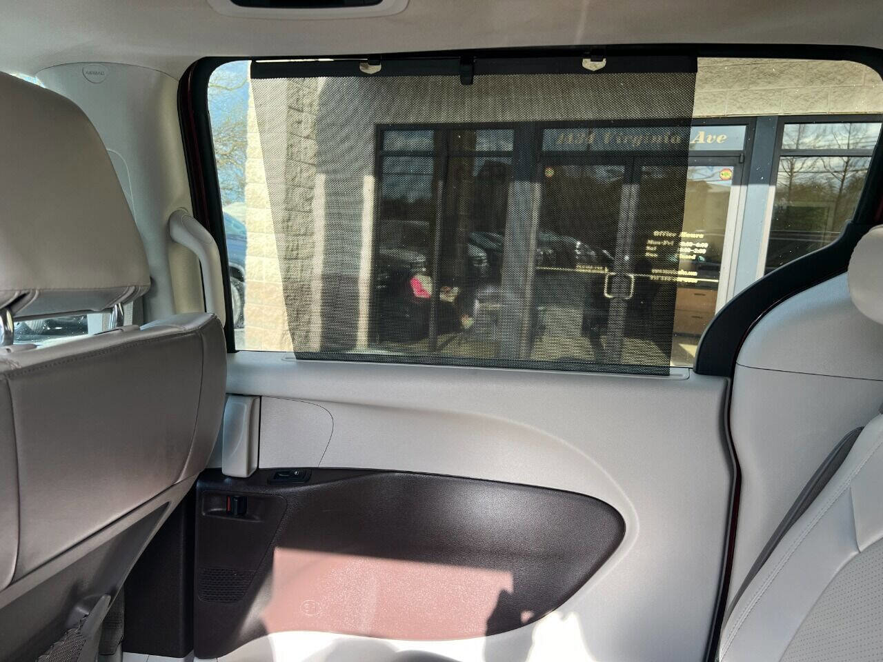 Used 2021 Chrysler Voyager Lxi image 24