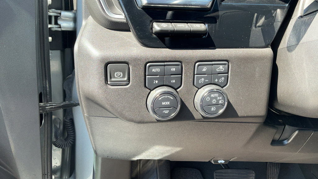 Used 2024 Chevrolet Silverado 2500 High Country w/ High Country Premium Package AWD/4WD image 32