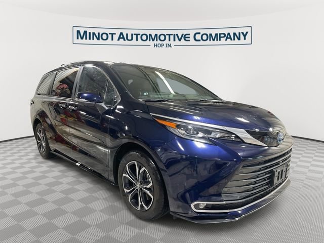 Used 2025 Toyota Sienna Platinum AWD/4WD image 1