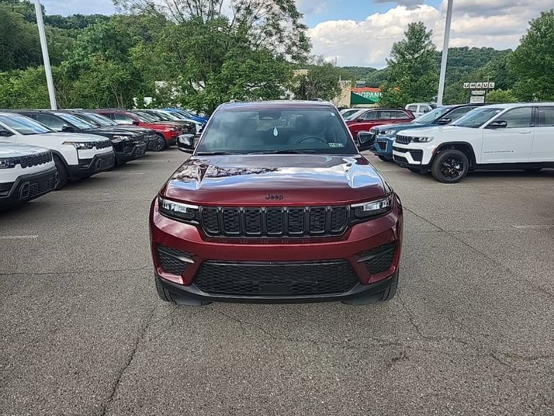 Certified 2025 Jeep Grand Cherokee Altitude AWD/4WD image 2