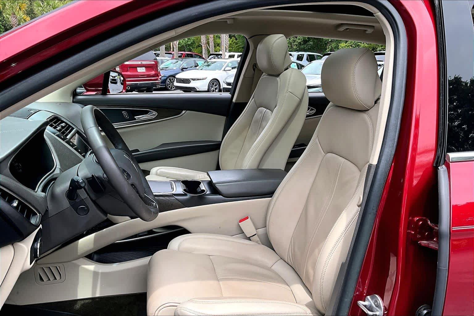 Used 2018 Lincoln MKX Reserve w/ Driver Assistance Package FWD image 8