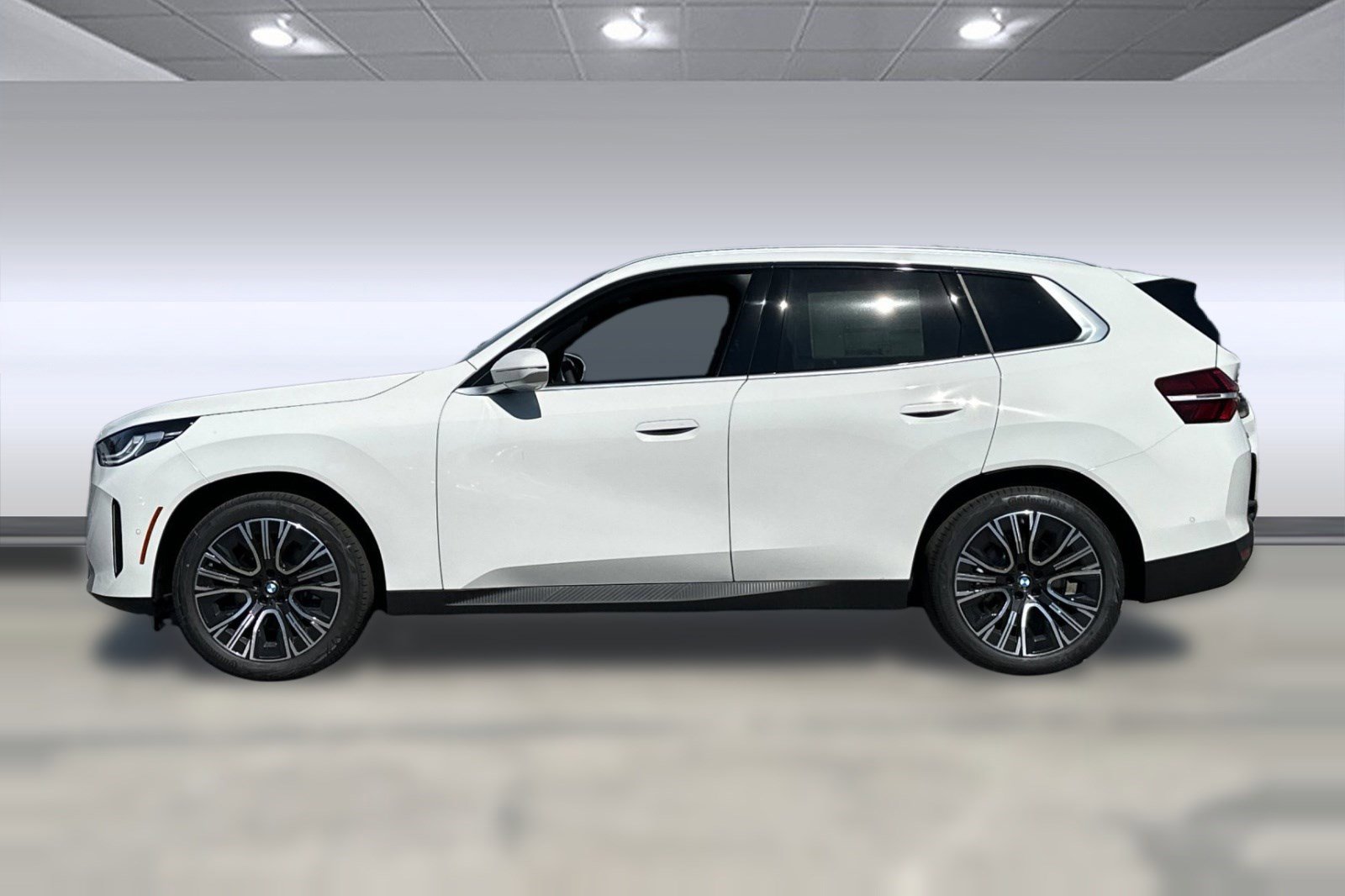 Used 2025 BMW X3 xDrive30i w/ Convenience Package image 2