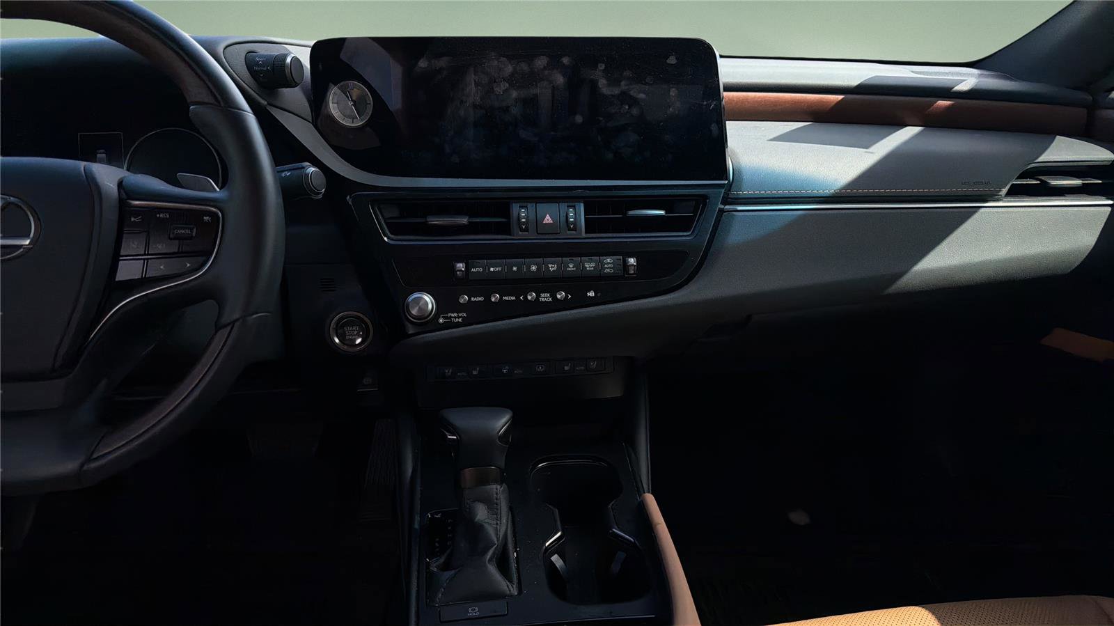 Used 2024 Lexus ES 350 w/ Technology Package image 8