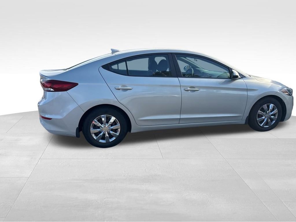 Used 2017 Hyundai Elantra SE image 12