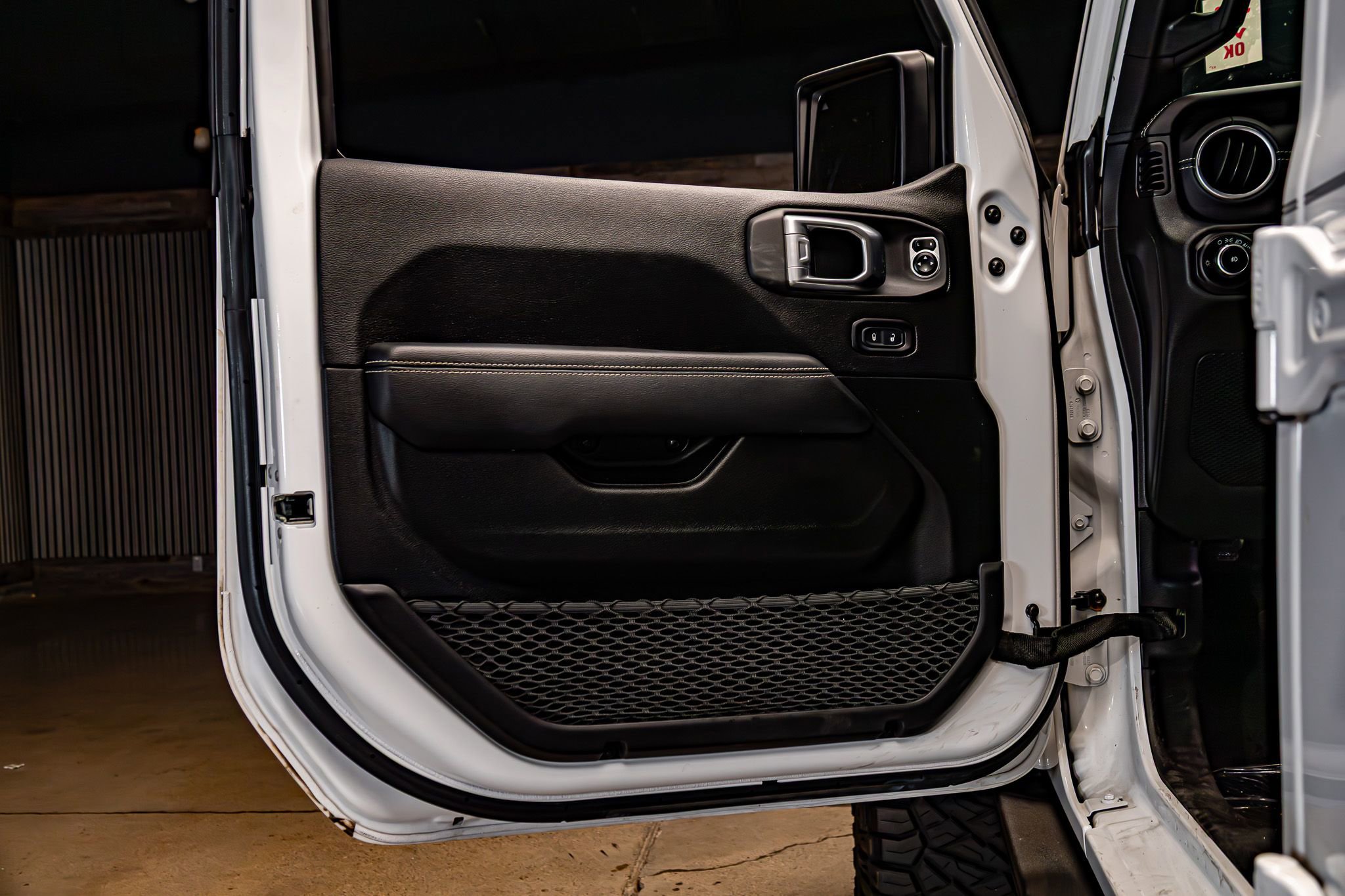 Used 2020 Jeep Wrangler Unlimited Sahara AWD/4WD image 30