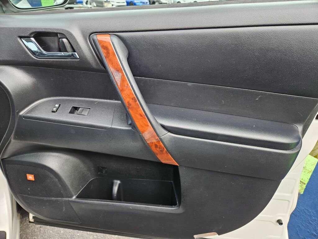 Used 2013 Toyota Highlander Limited image 12