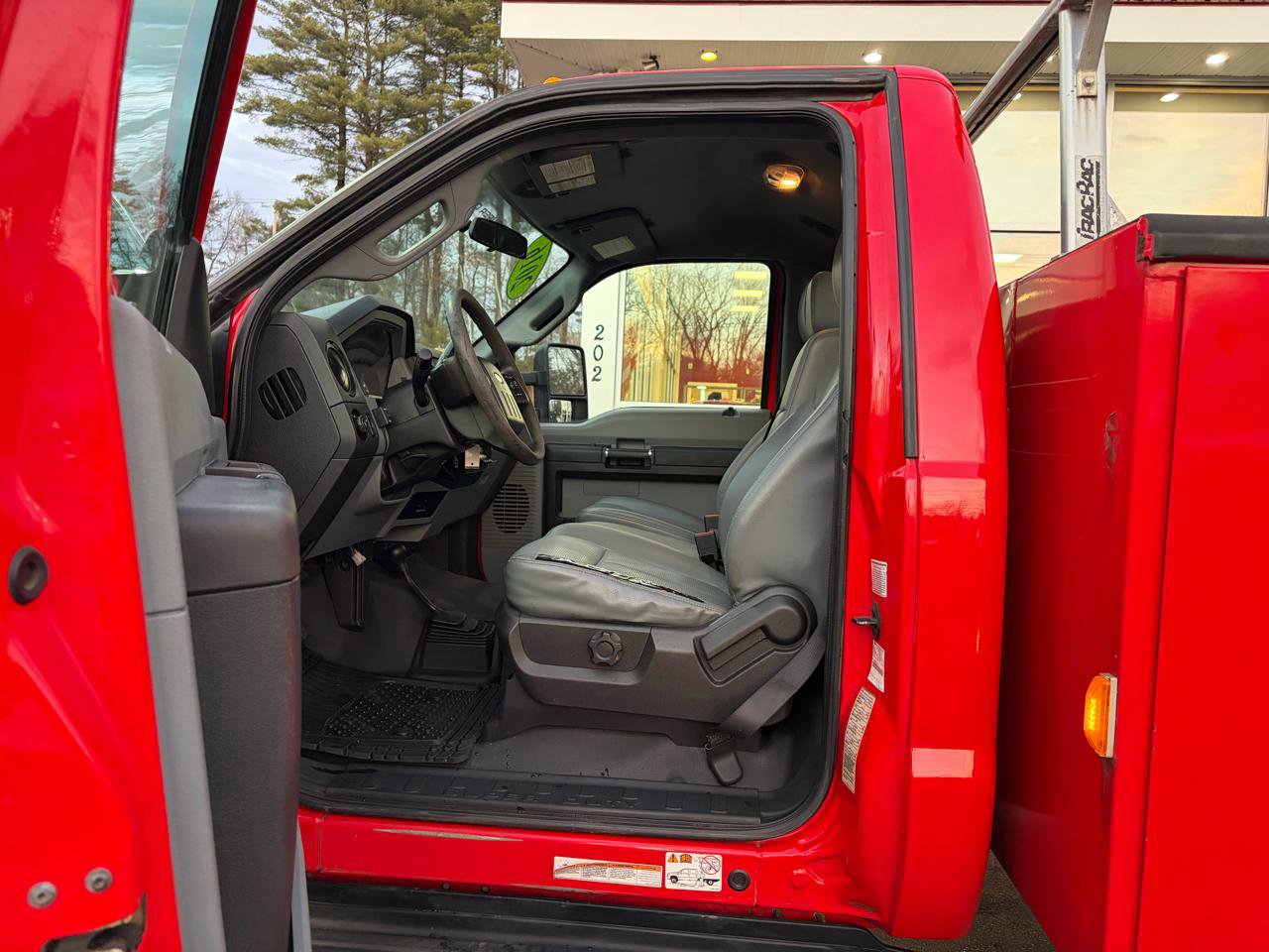 Used 2016 Ford F550 4x4 Regular Cab Super Duty image 22