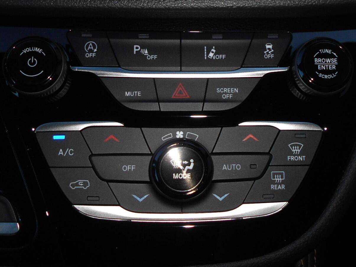 New 2027 Chrysler Pacifica Pinnacle w/ Theater Group FWD image 17