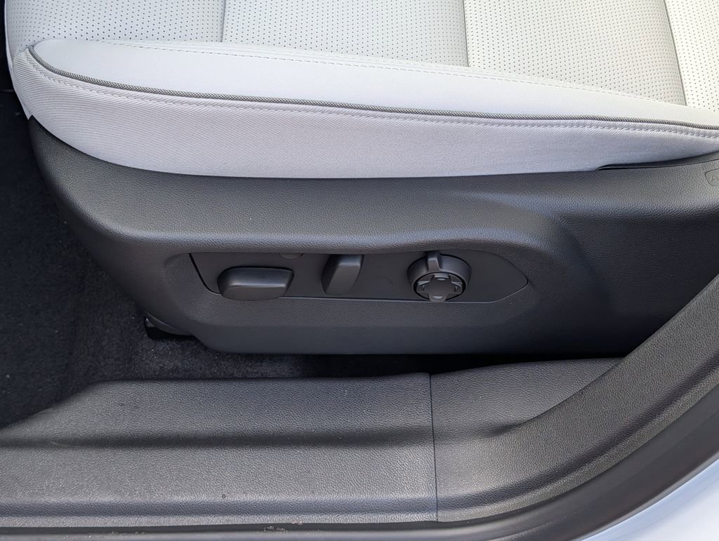 New 2026 Buick Envision Avenir image 9