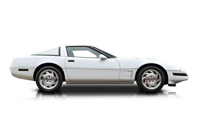 Used 1995 Chevrolet Corvette Coupe RWD image 2