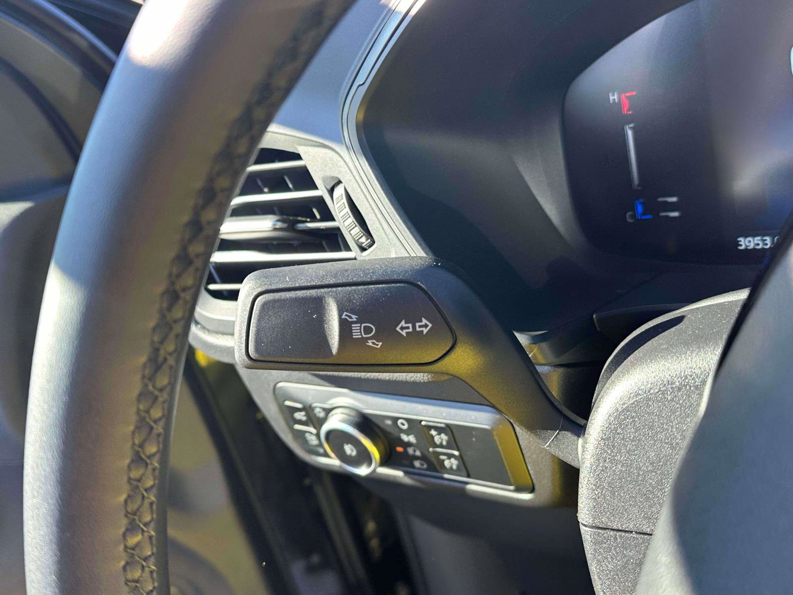 Used 2024 Ford Escape SE image 23