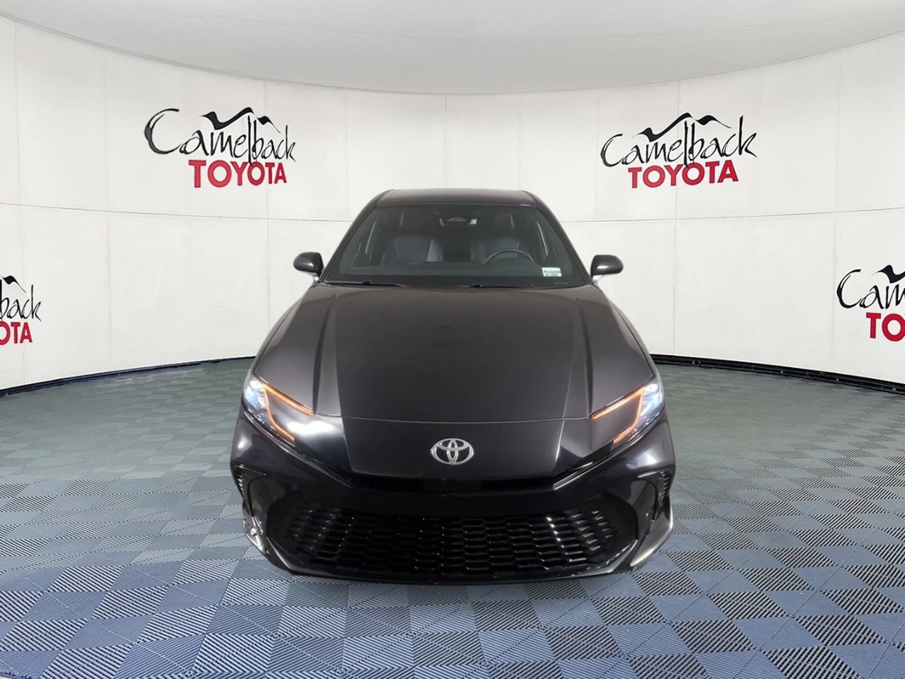 Used 2025 Toyota Camry XSE FWD image 5