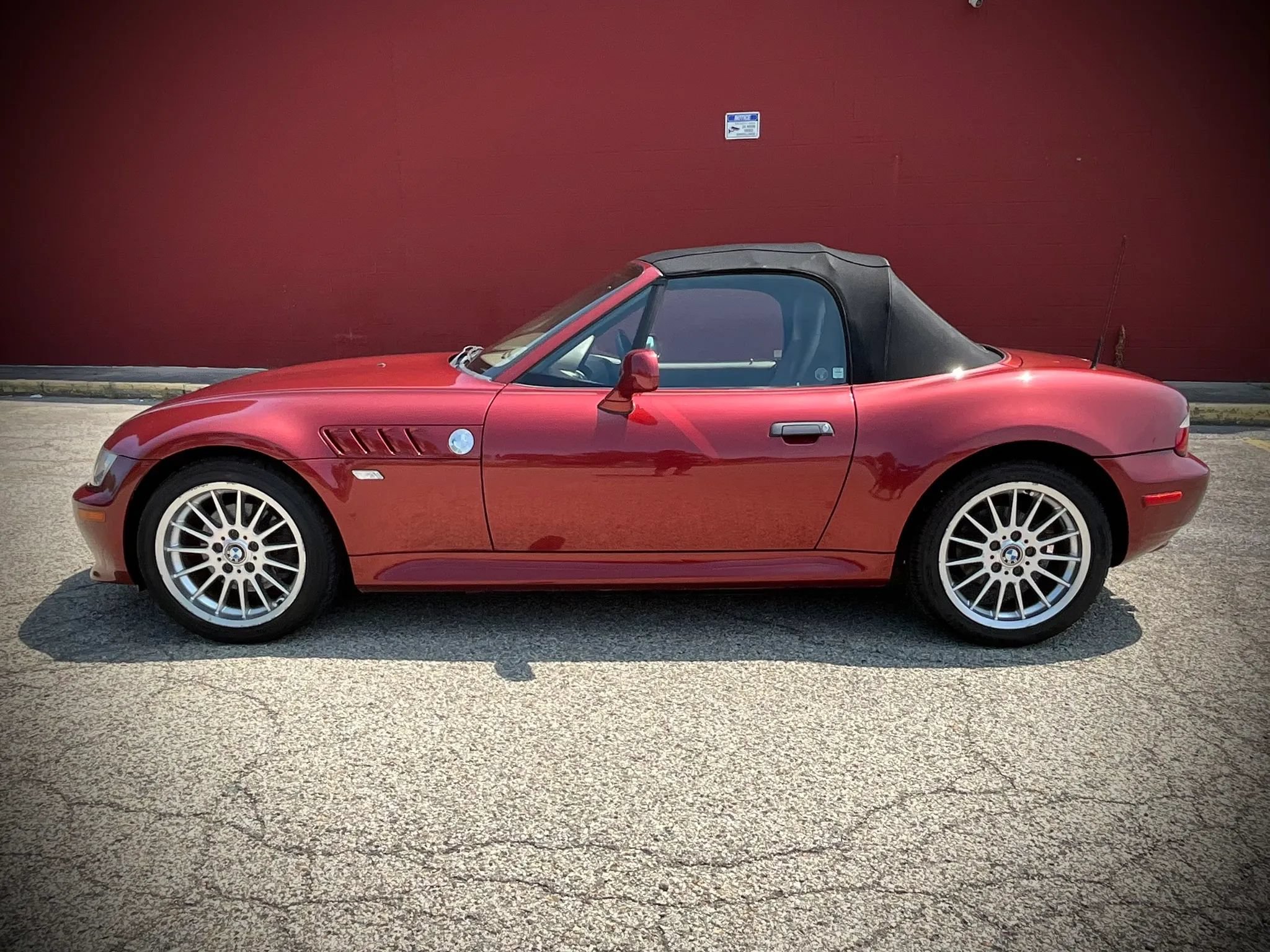 Used 2001 BMW Z3 3.0i RWD image 2