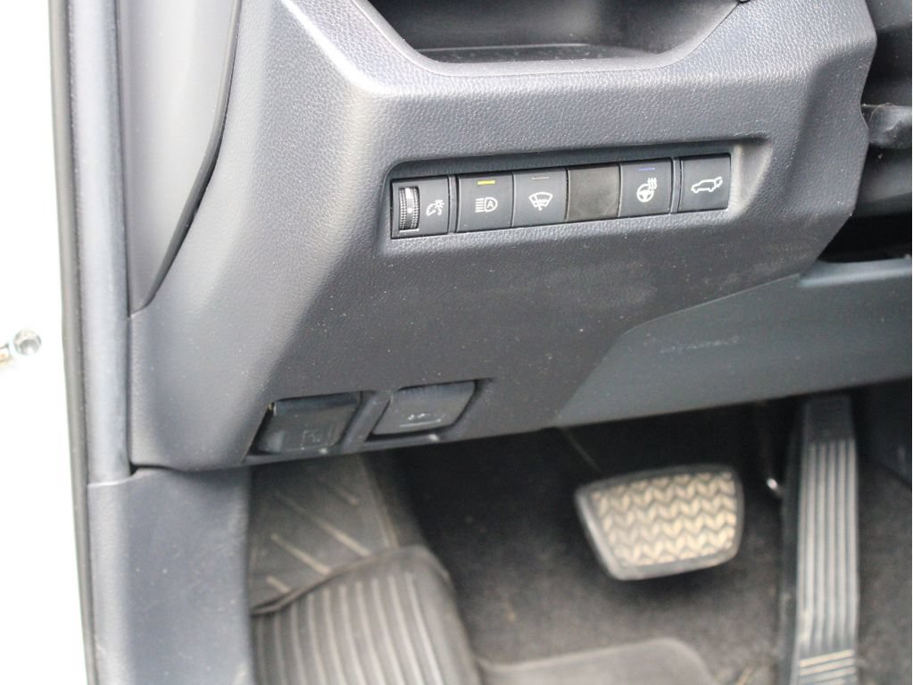 Used 2021 Toyota RAV4 XLE Premium AWD/4WD image 15