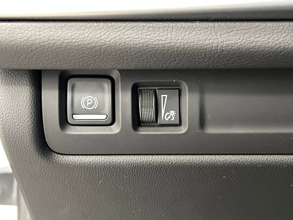 Used 2024 Cadillac XT4 Premium Luxury image 40