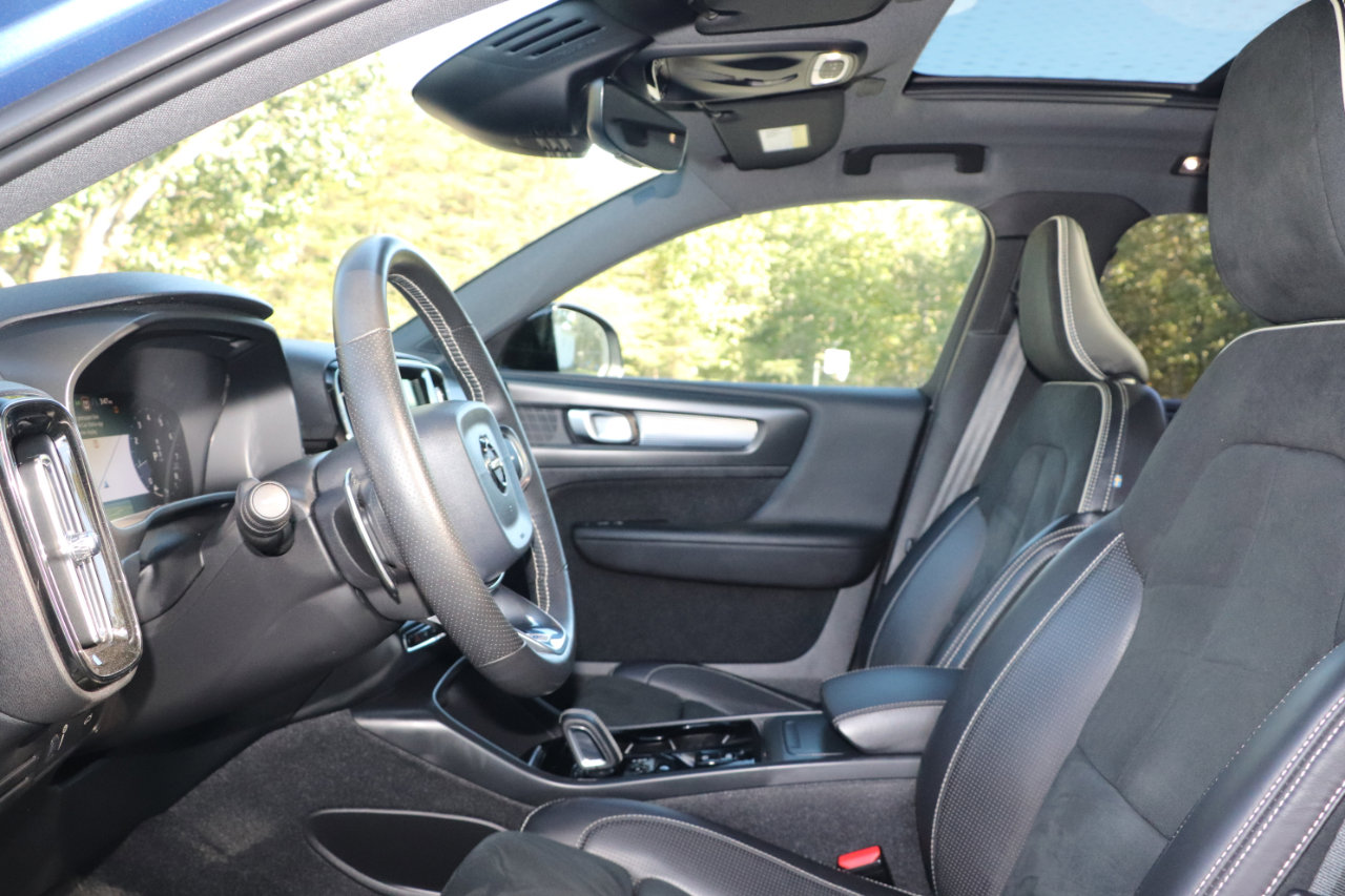 Used 2020 Volvo XC40 T5 R-Design image 13