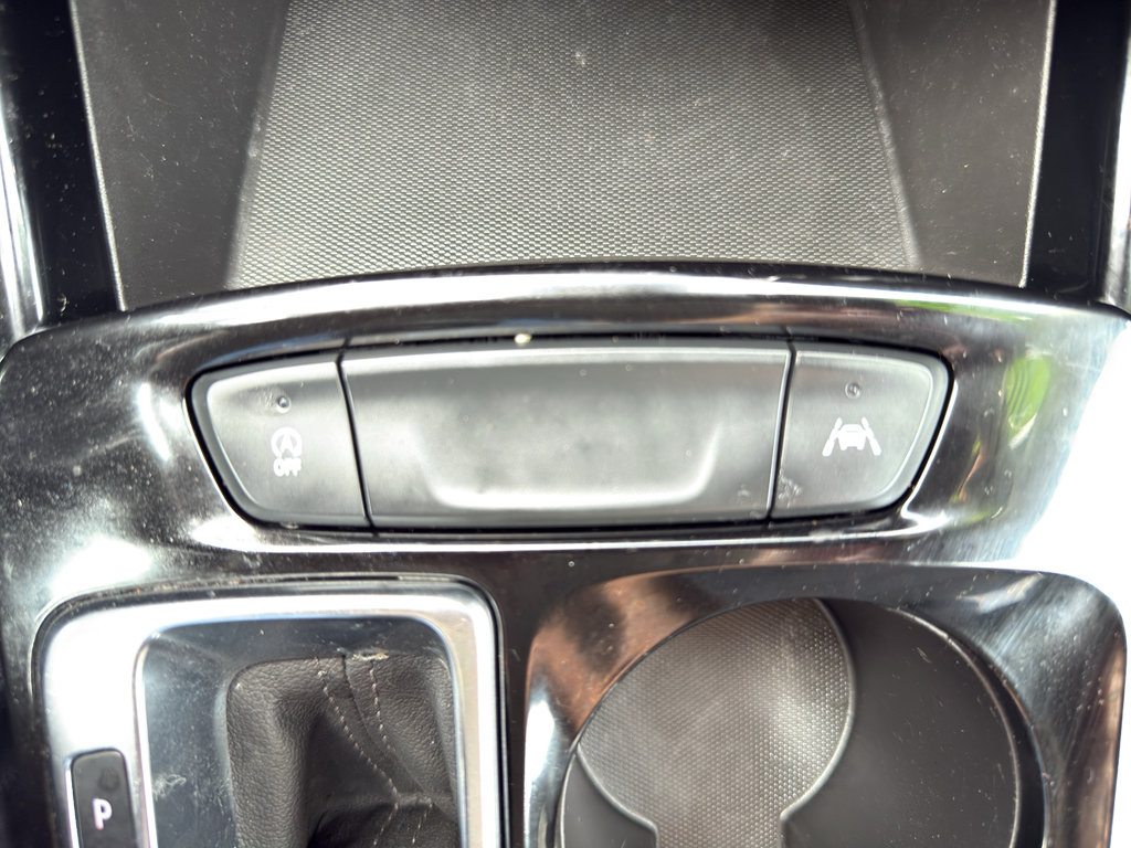 Used 2025 Chevrolet Trax LT FWD image 28