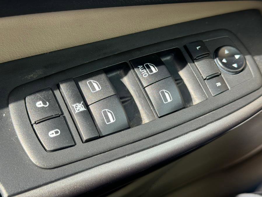 Used 2019 Jeep Cherokee Latitude w/ Cold Weather Group image 23