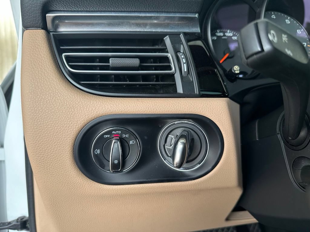 Used 2020 Porsche Macan S AWD/4WD image 19