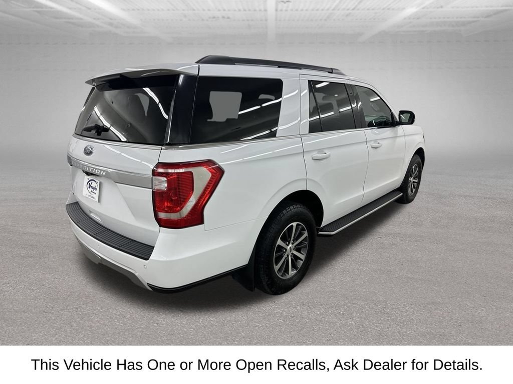 Used 2019 Ford Expedition XLT w/ Equipment Group 202A AWD/4WD image 14