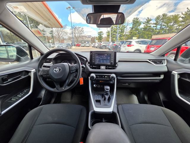 Used 2022 Toyota RAV4 LE AWD/4WD image 16