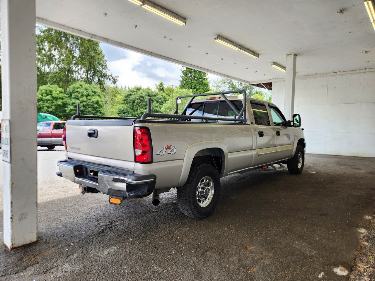 Used 2006 Chevrolet Silverado 2500 LT w/ Onstar Plus Package AWD/4WD image 3
