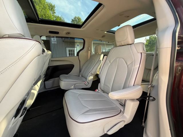 Used 2017 Chrysler Pacifica Limited FWD image 10