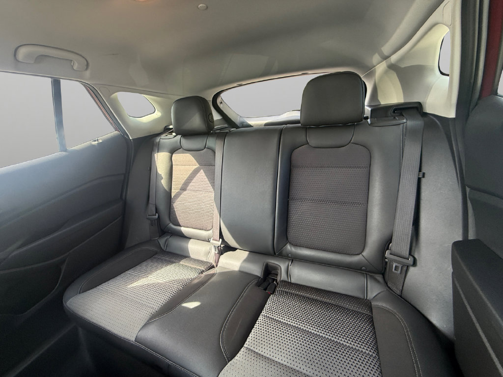 Used 2025 Chevrolet Trax LT FWD image 13