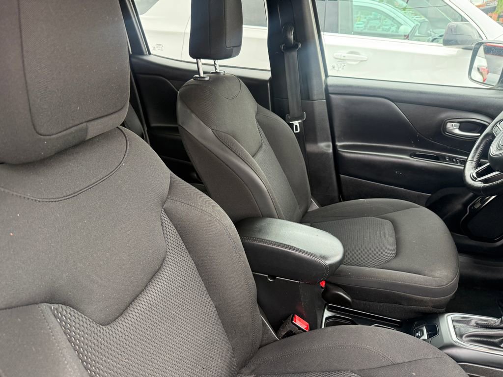 Used 2018 Jeep Renegade Altitude FWD image 15