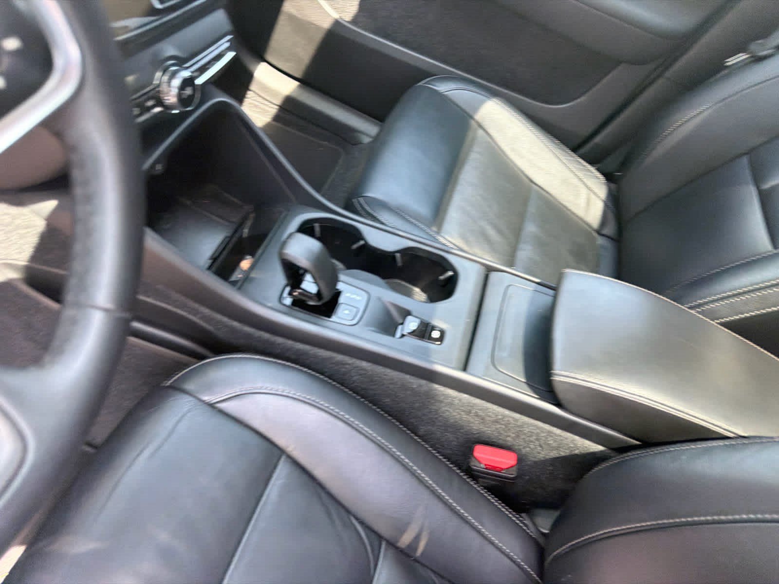 Used 2024 Volvo XC40 B5 Core AWD/4WD image 28