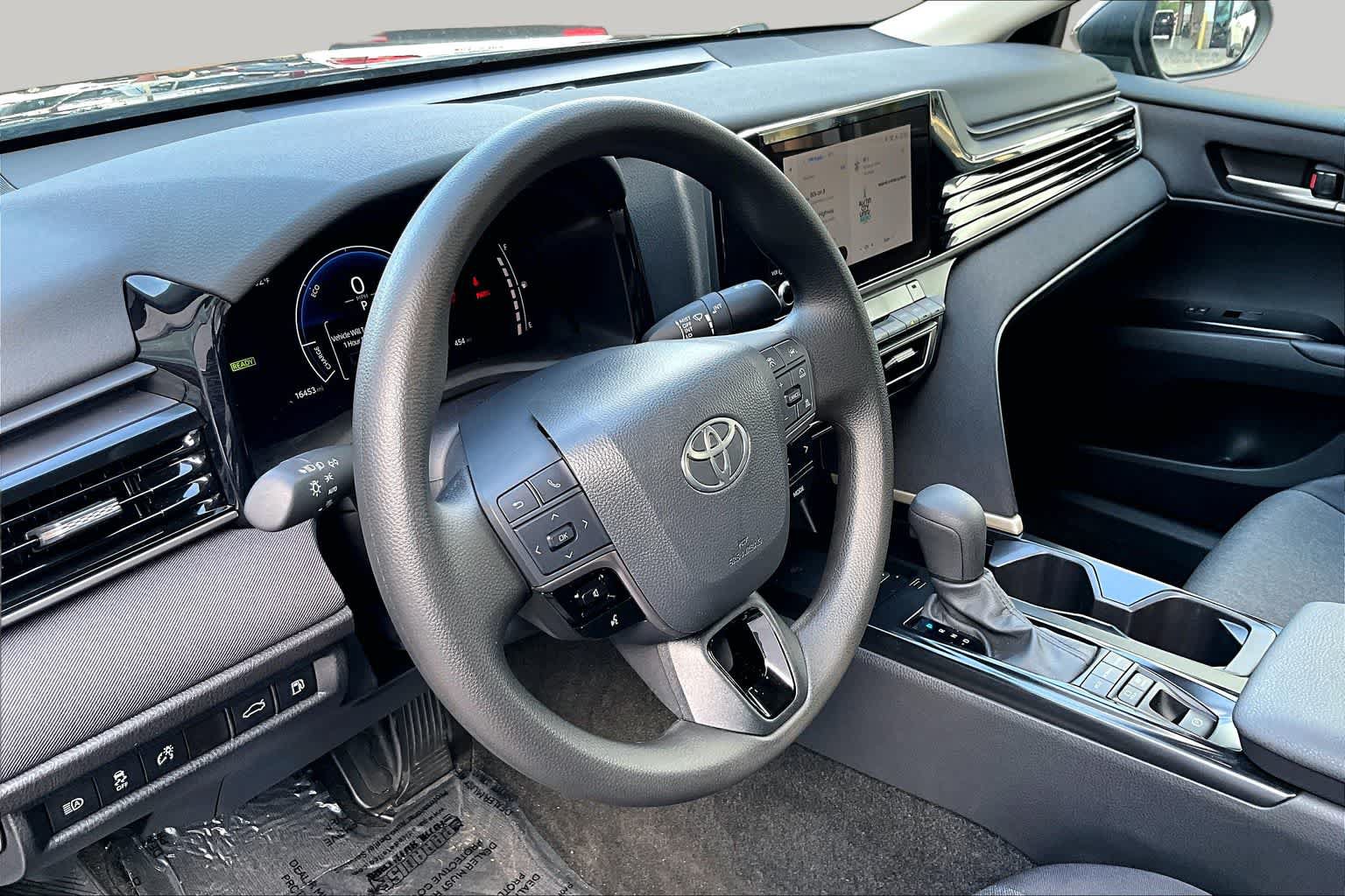 Used 2026 Toyota Camry LE FWD image 17