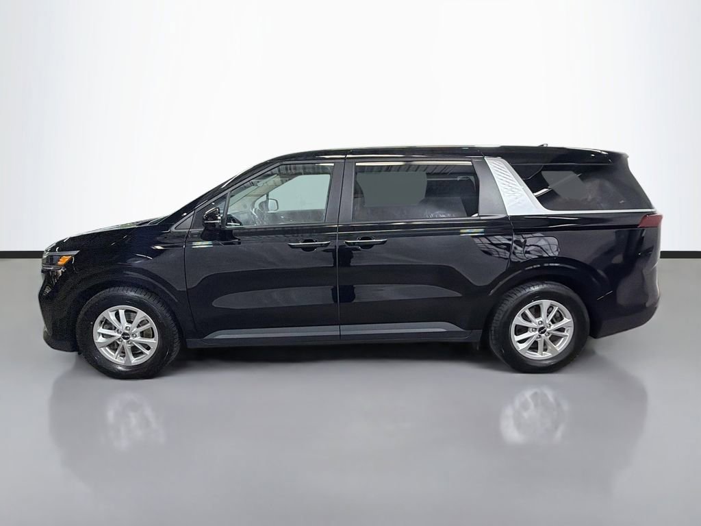 Used 2024 Kia Carnival LX FWD image 7