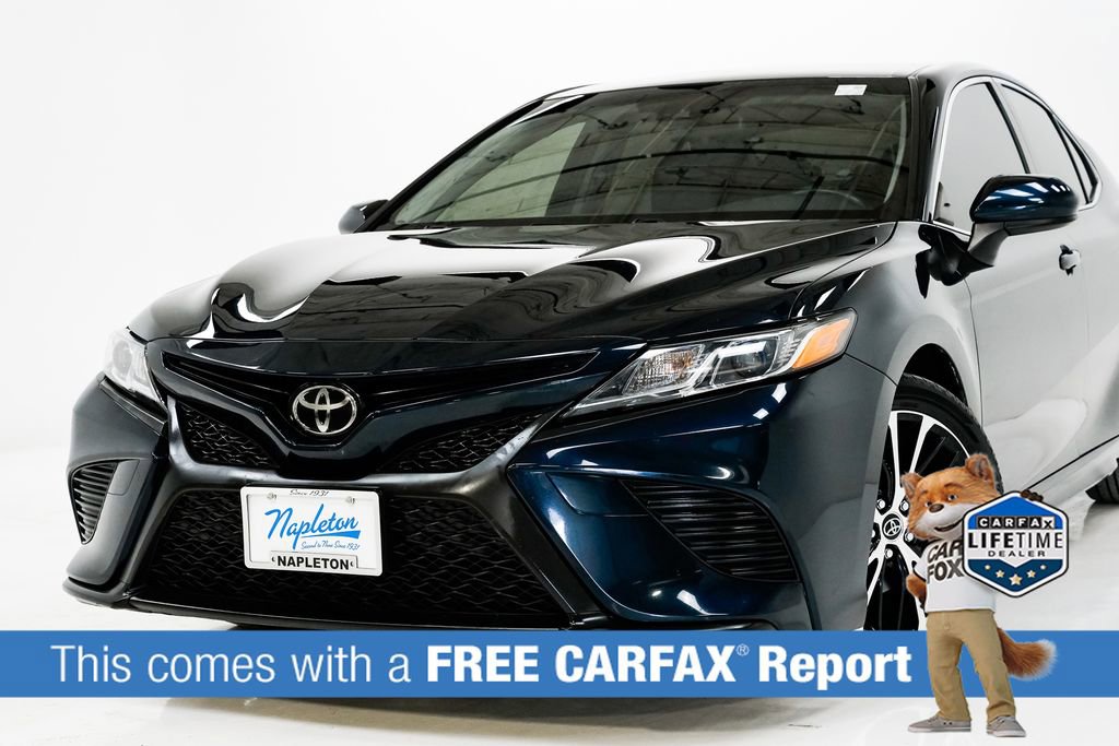 Used 2018 Toyota Camry SE image 2