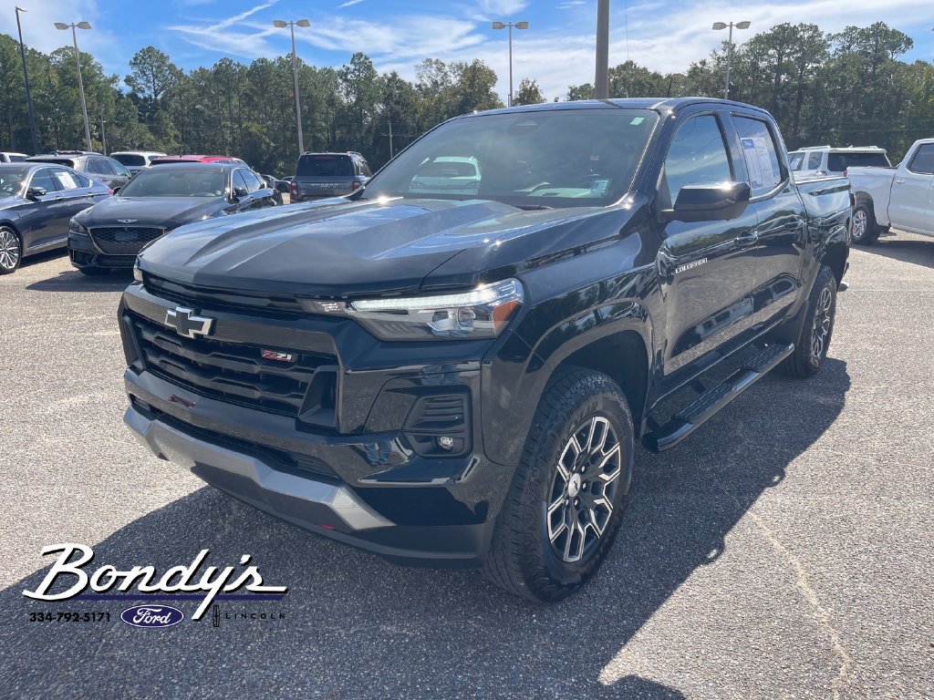 Used 2023 Chevrolet Colorado Z71 w/ Z71 Convenience Package 2 AWD/4WD image 3